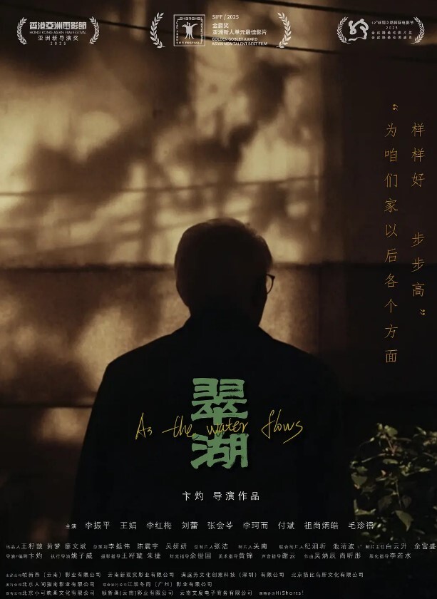 疯狂露出_无内大胆游走在街头 - AV熟女网